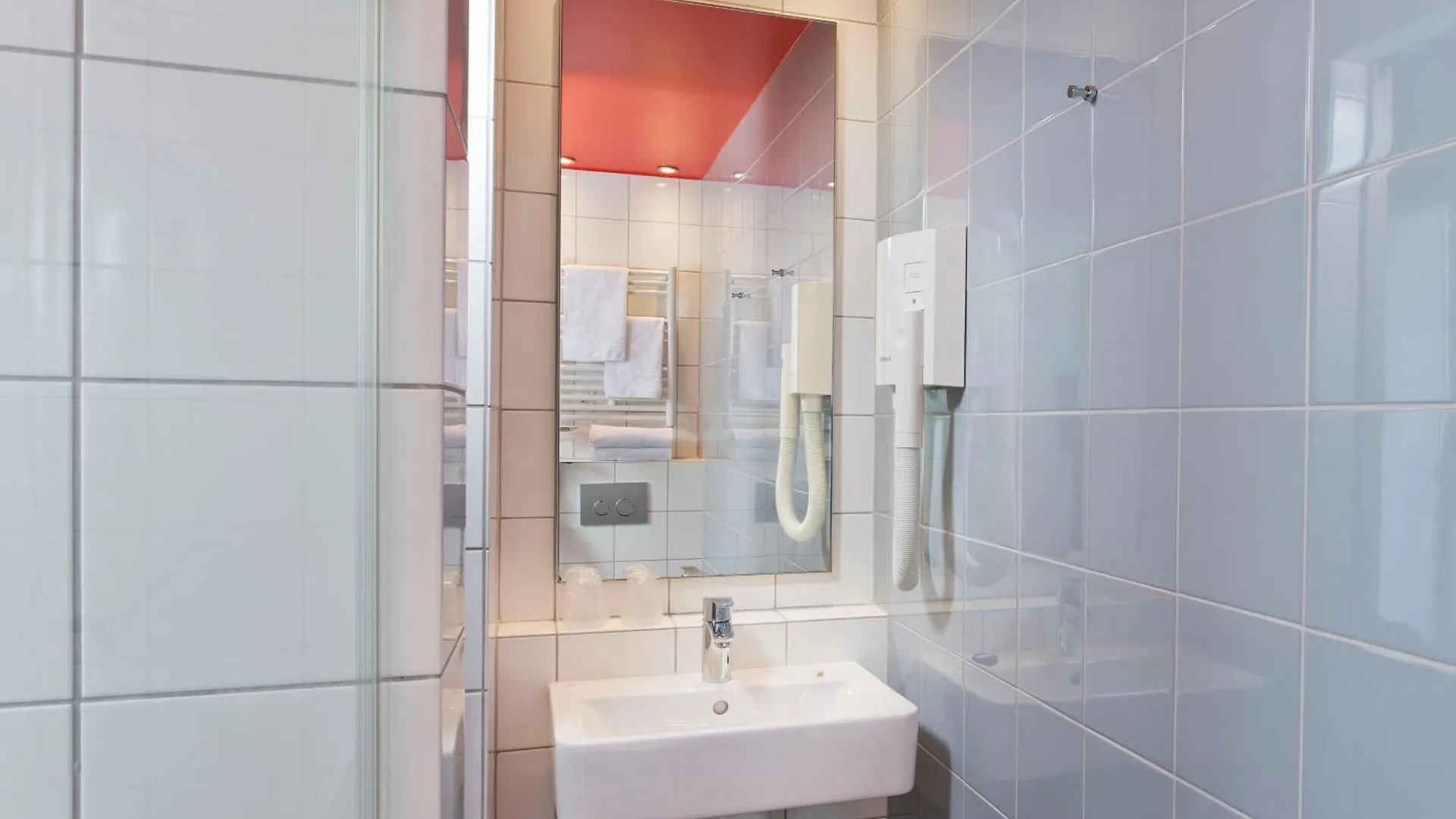 Hotel Libertel Gare du Nord Suède à Paris 3*,